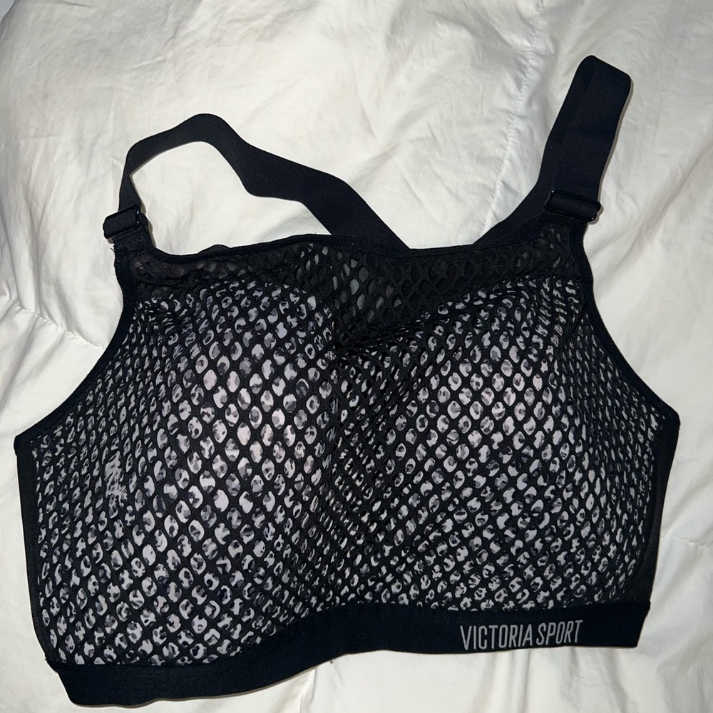 Victoria Secret Sport: incredible lightweight max sports bra black snake 34DDD